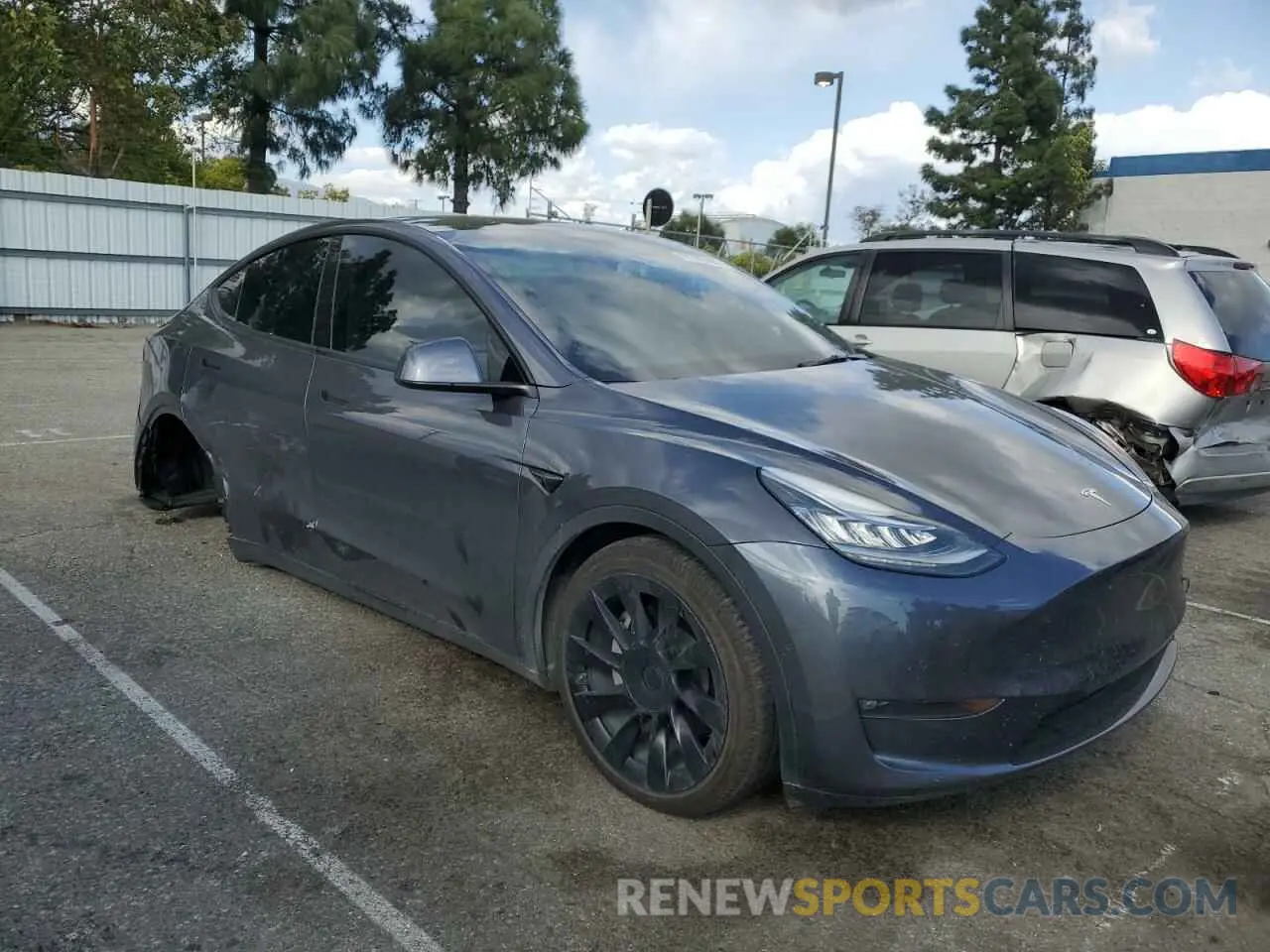 4 Photograph of a damaged car 5YJYGDEE6MF200883 TESLA MODEL Y 2021