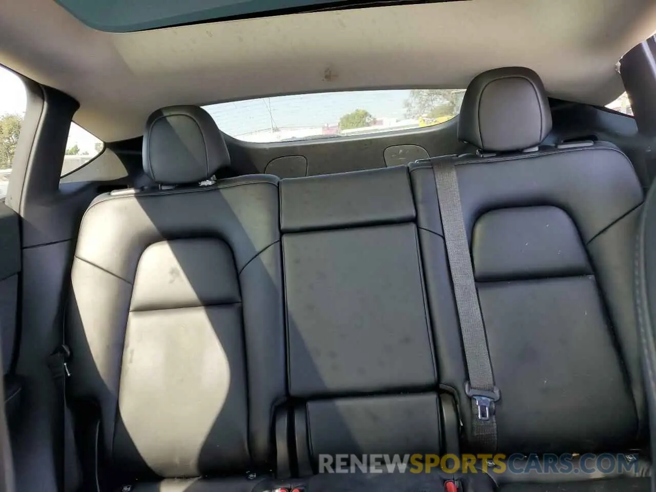 10 Photograph of a damaged car 5YJYGDEE6MF214752 TESLA MODEL Y 2021