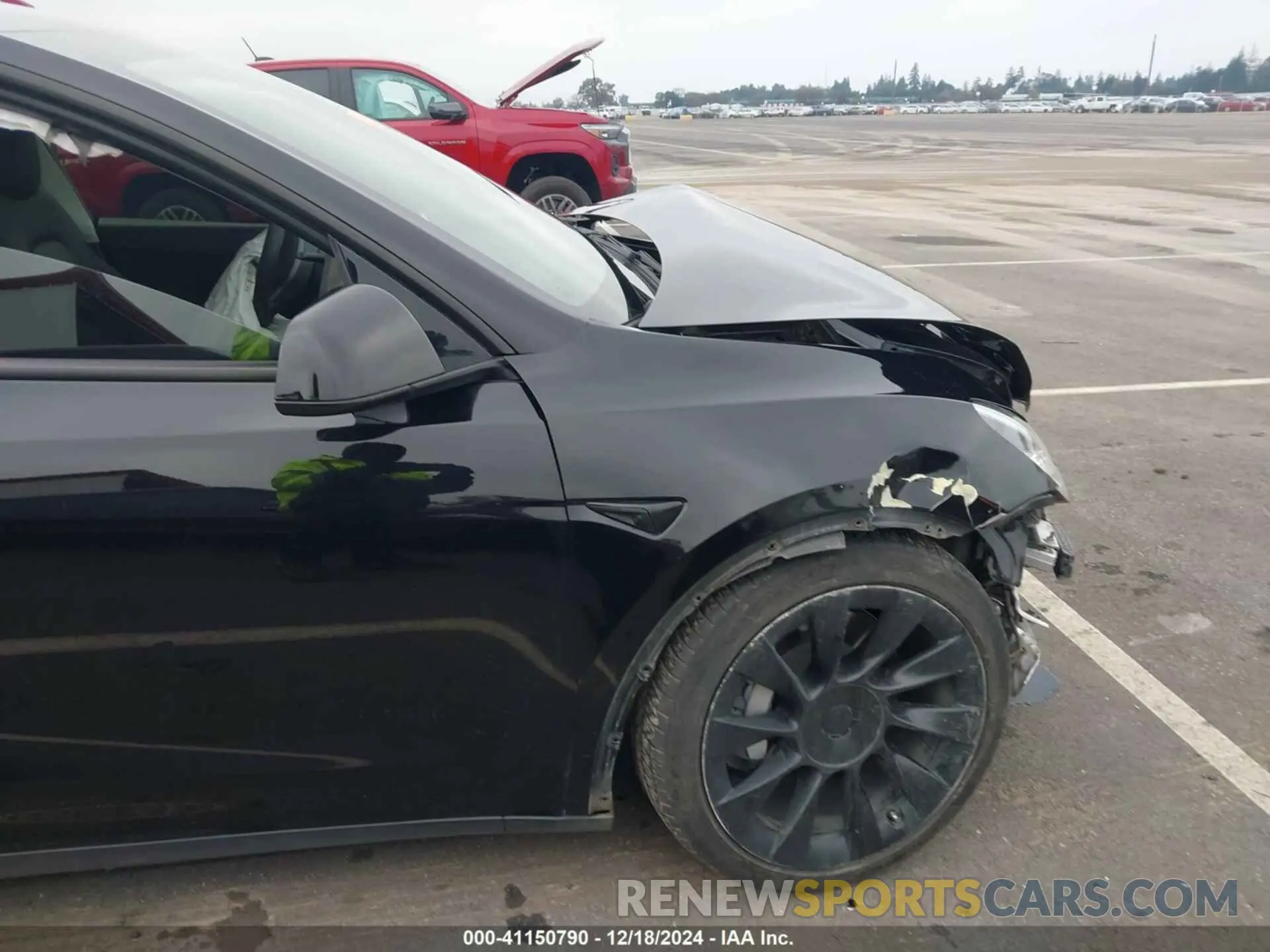 14 Photograph of a damaged car 5YJYGDEE6MF232152 TESLA MODEL Y 2021