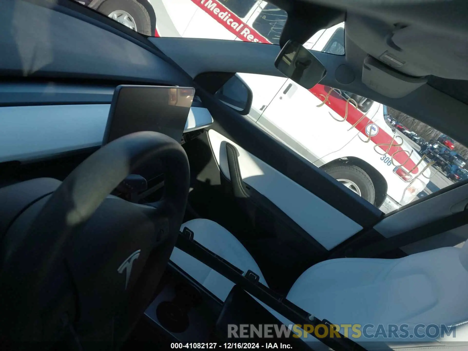 7 Photograph of a damaged car 5YJYGDEE6MF252806 TESLA MODEL Y 2021