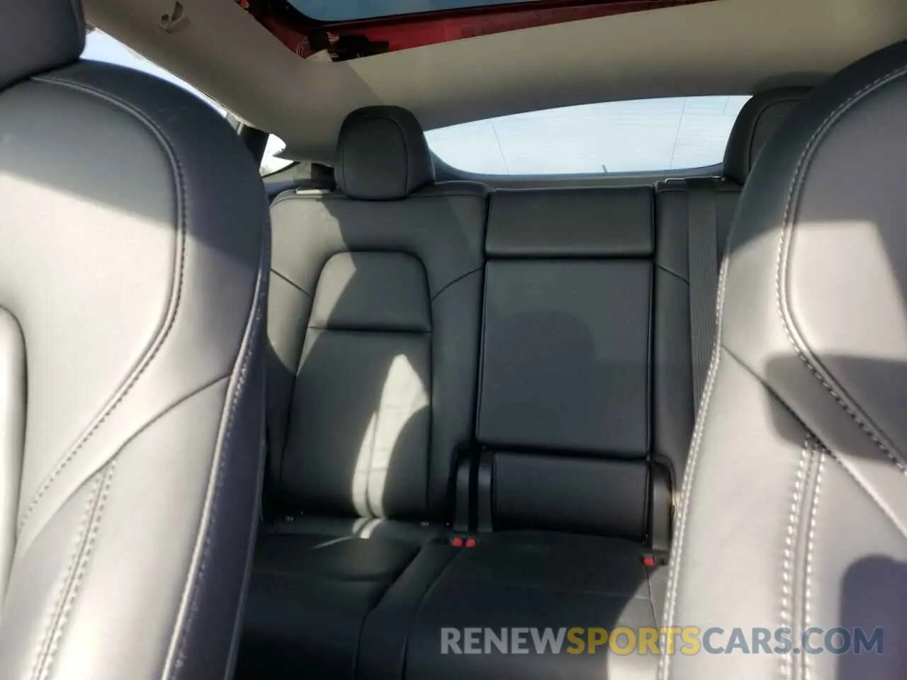 10 Photograph of a damaged car 5YJYGDEE6MF258475 TESLA MODEL Y 2021