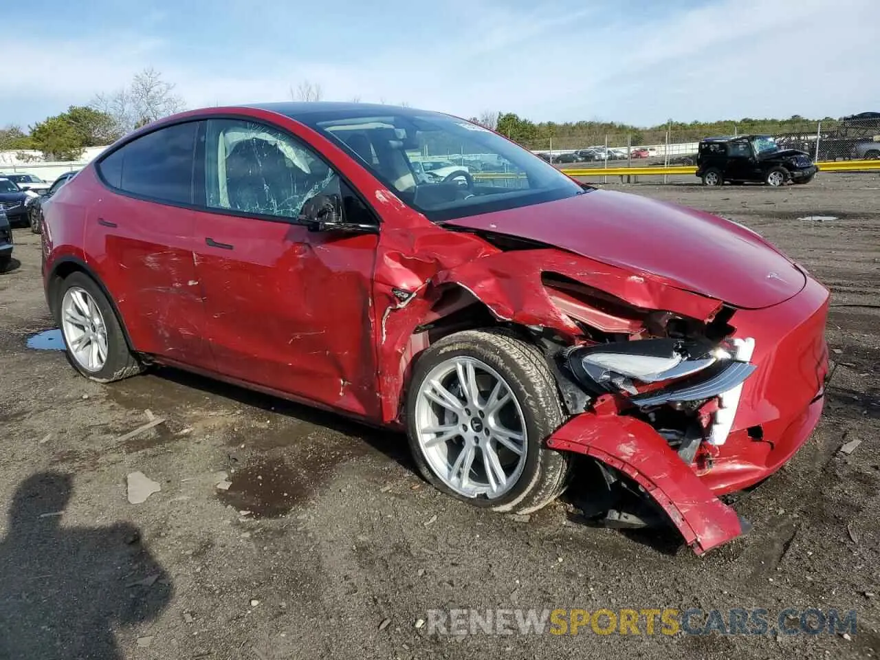 4 Photograph of a damaged car 5YJYGDEE6MF258475 TESLA MODEL Y 2021