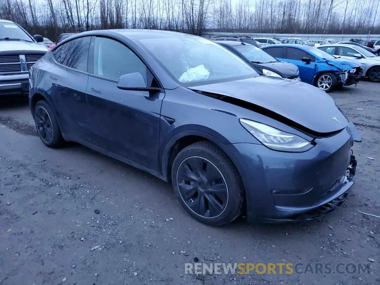 4 Photograph of a damaged car 5YJYGDEE6MF274580 TESLA MODEL Y 2021