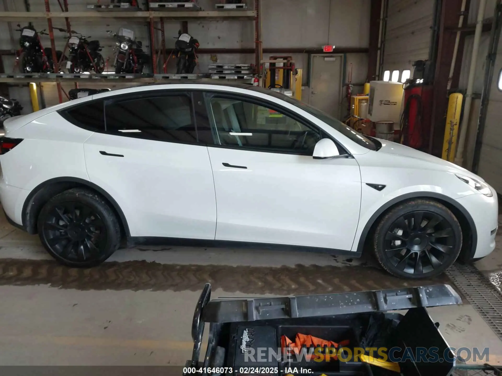 13 Фотография поврежденного автомобиля 5YJYGDEE7MF074713 TESLA MODEL Y 2021