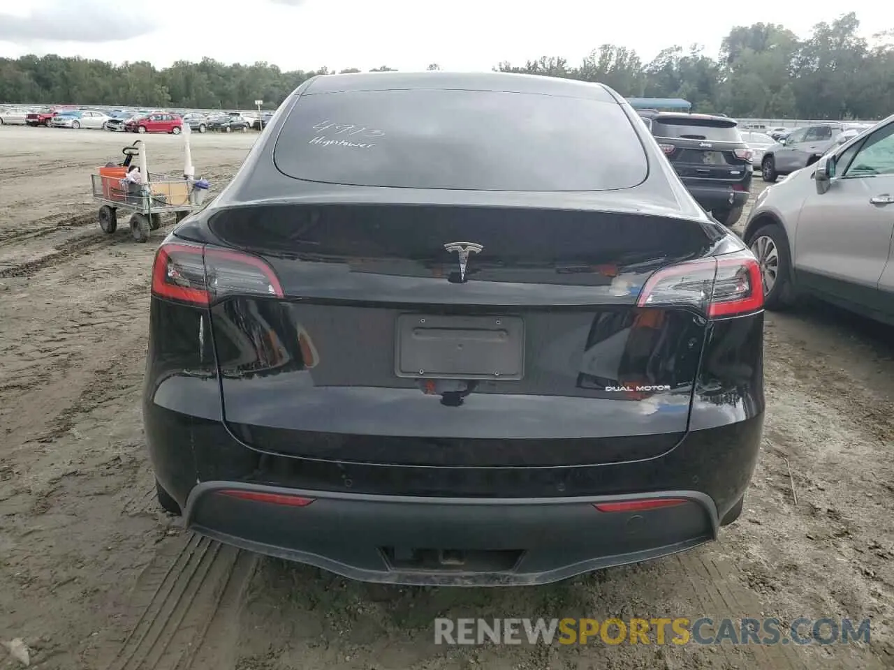 6 Photograph of a damaged car 5YJYGDEE7MF092550 TESLA MODEL Y 2021