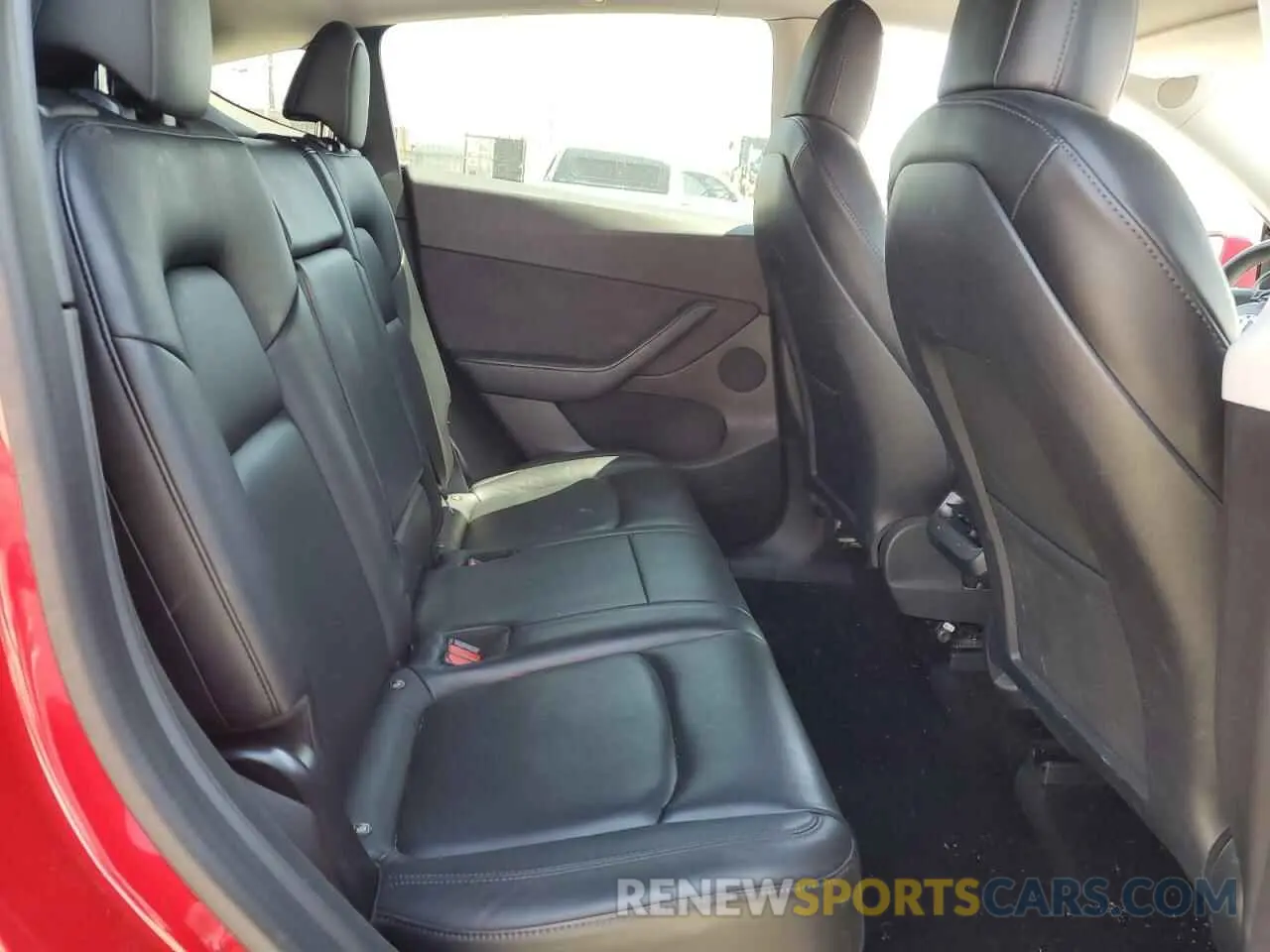 10 Photograph of a damaged car 5YJYGDEE7MF093861 TESLA MODEL Y 2021
