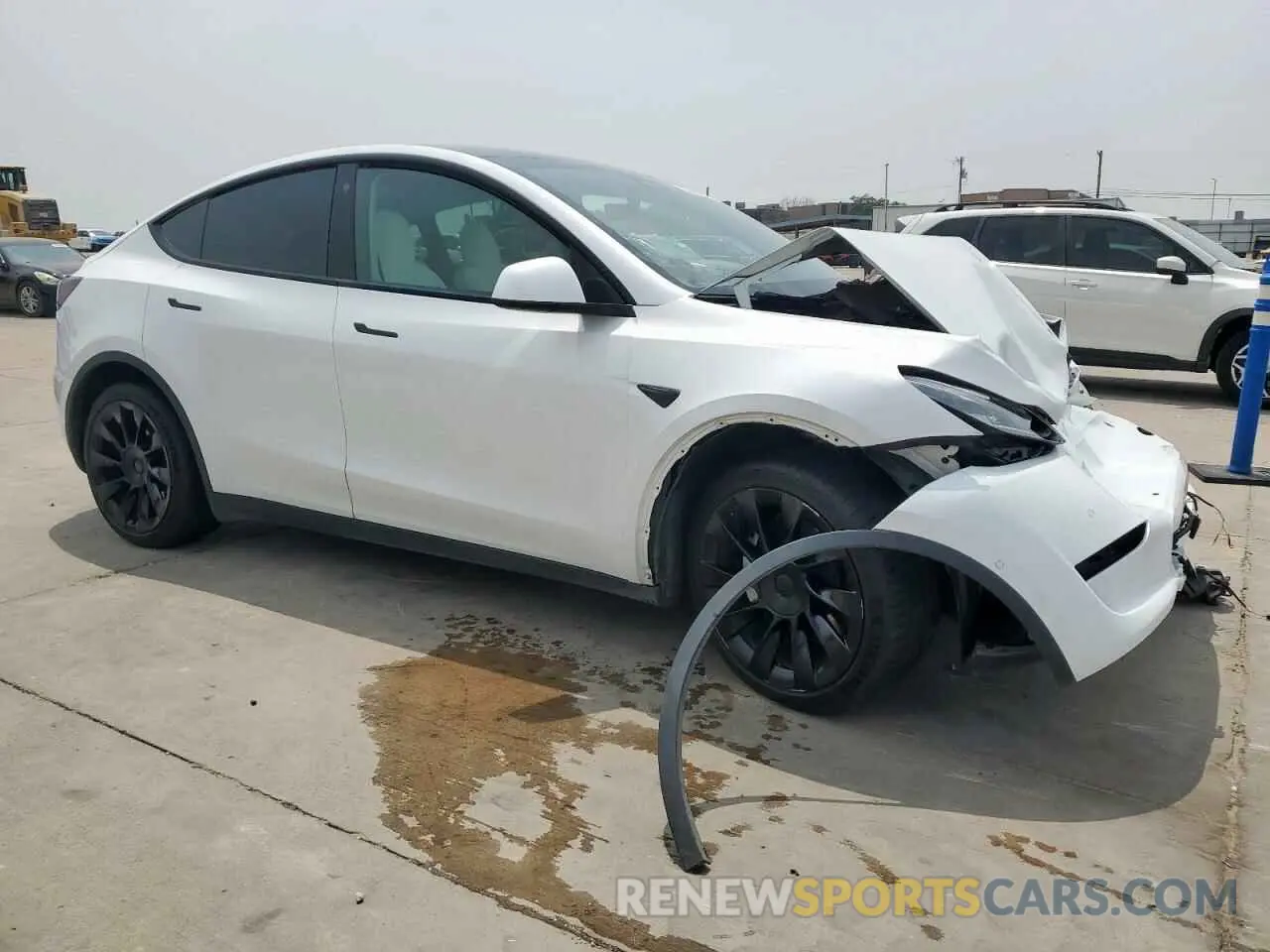 4 Photograph of a damaged car 5YJYGDEE7MF112425 TESLA MODEL Y 2021