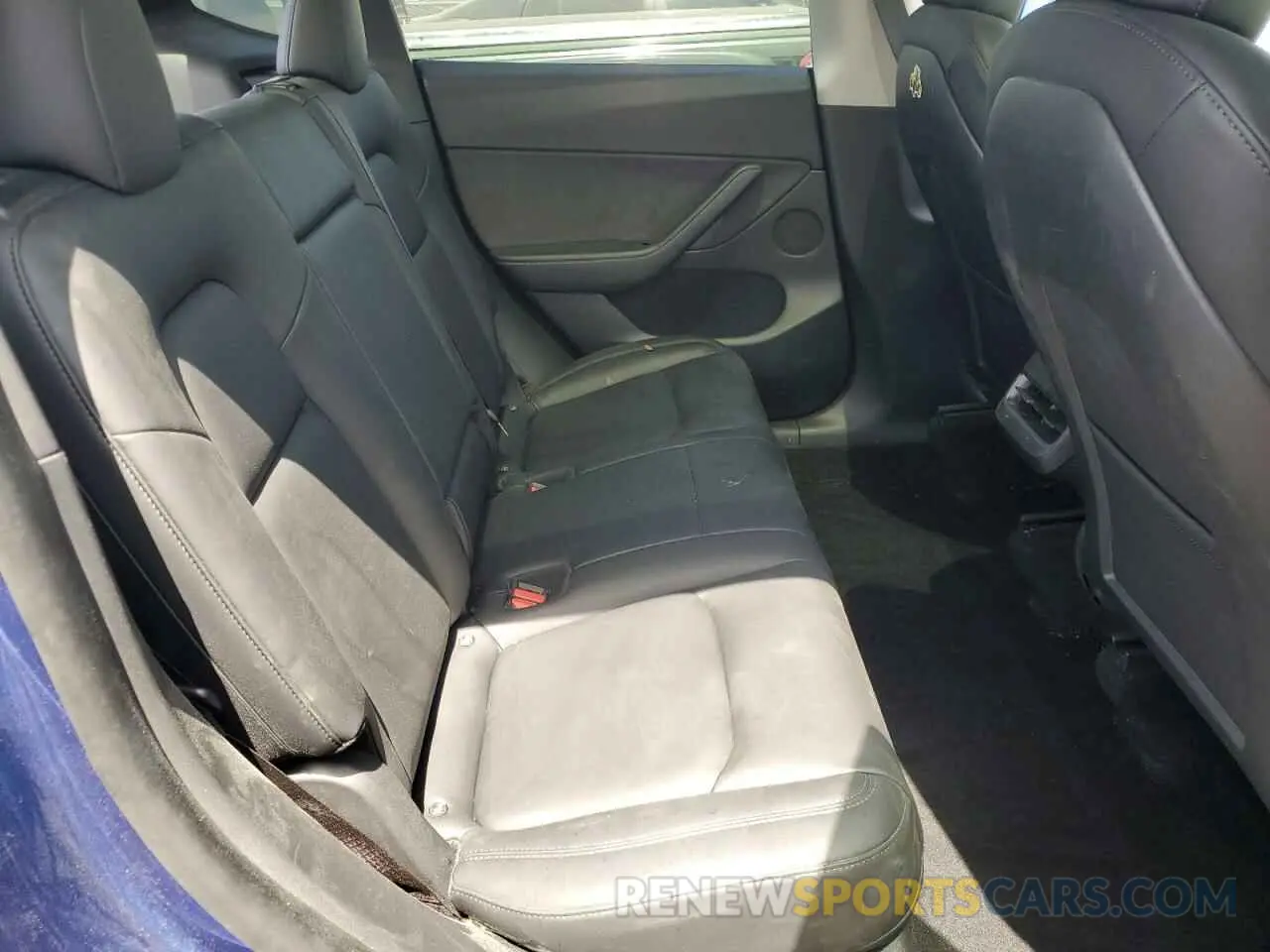11 Photograph of a damaged car 5YJYGDEE7MF114420 TESLA MODEL Y 2021