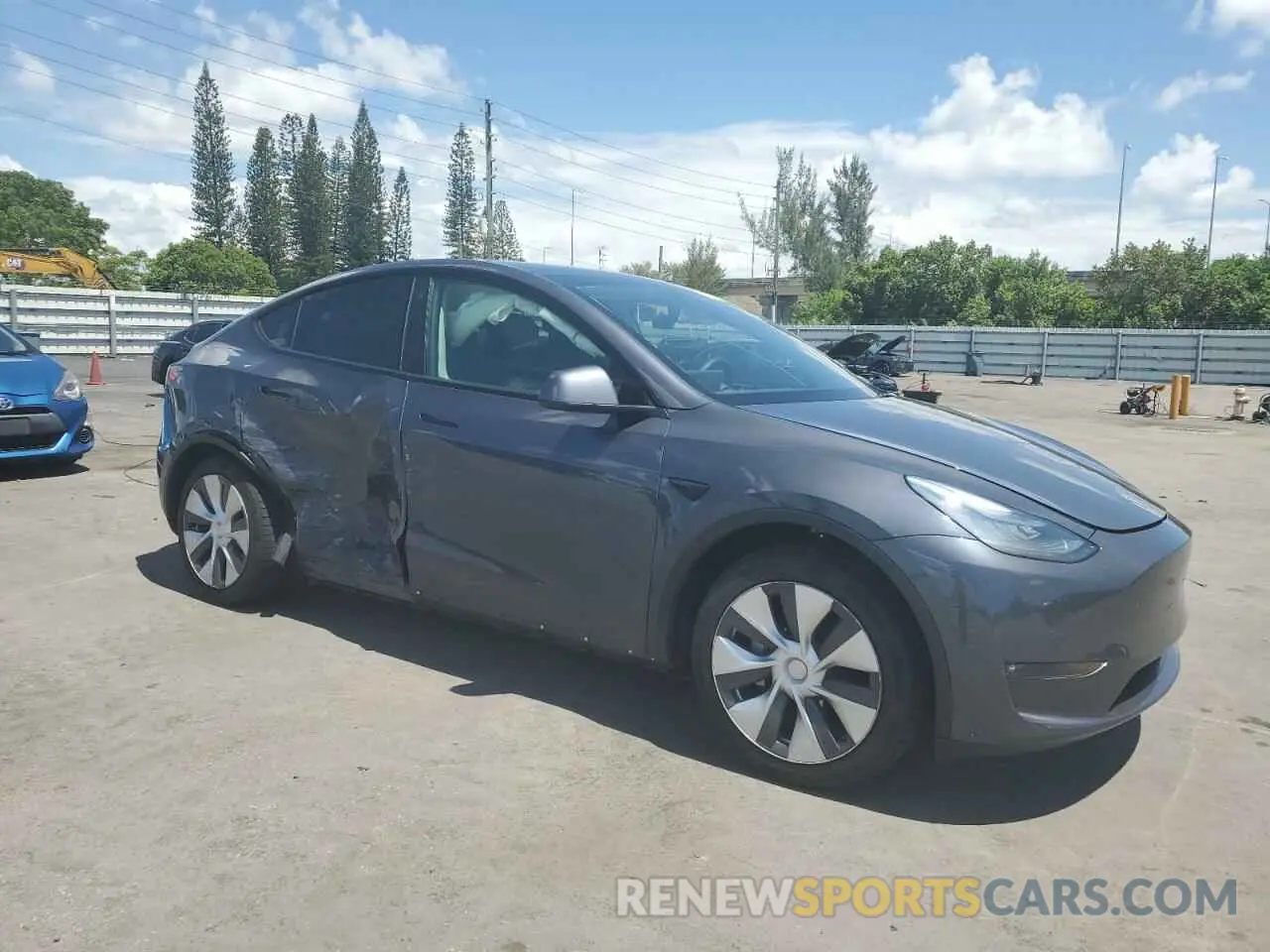 4 Photograph of a damaged car 5YJYGDEE7MF130634 TESLA MODEL Y 2021
