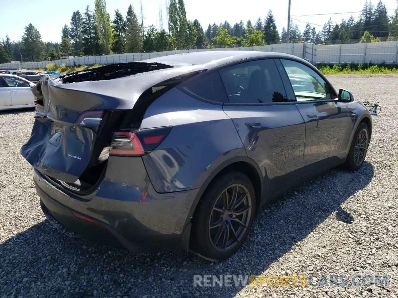 4 Photograph of a damaged car 5YJYGDEE7MF139270 TESLA MODEL Y 2021