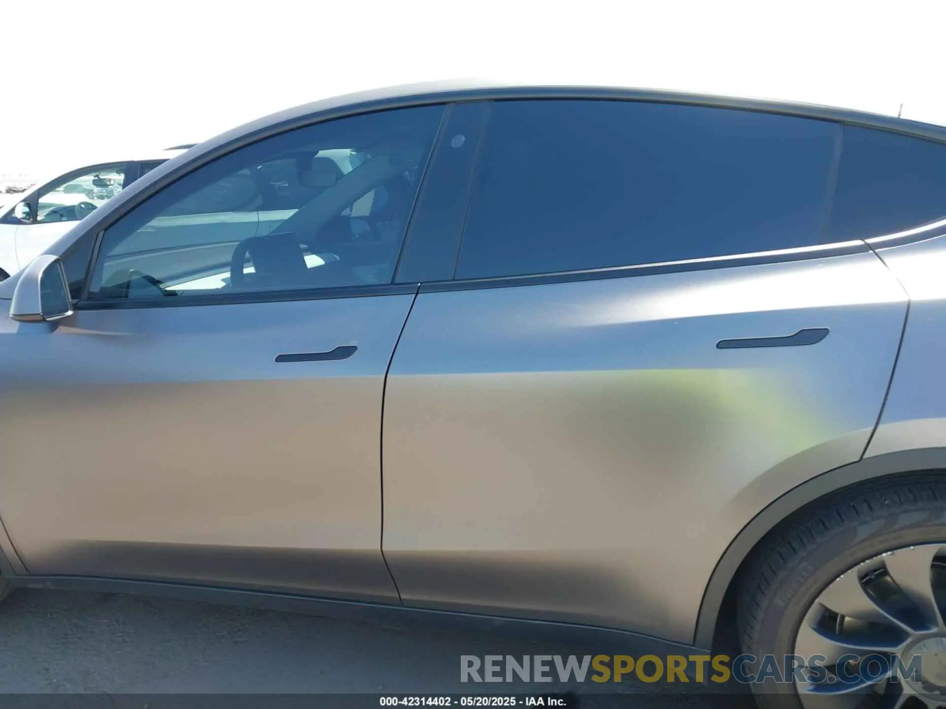 14 Photograph of a damaged car 5YJYGDEE7MF157459 TESLA MODEL Y 2021
