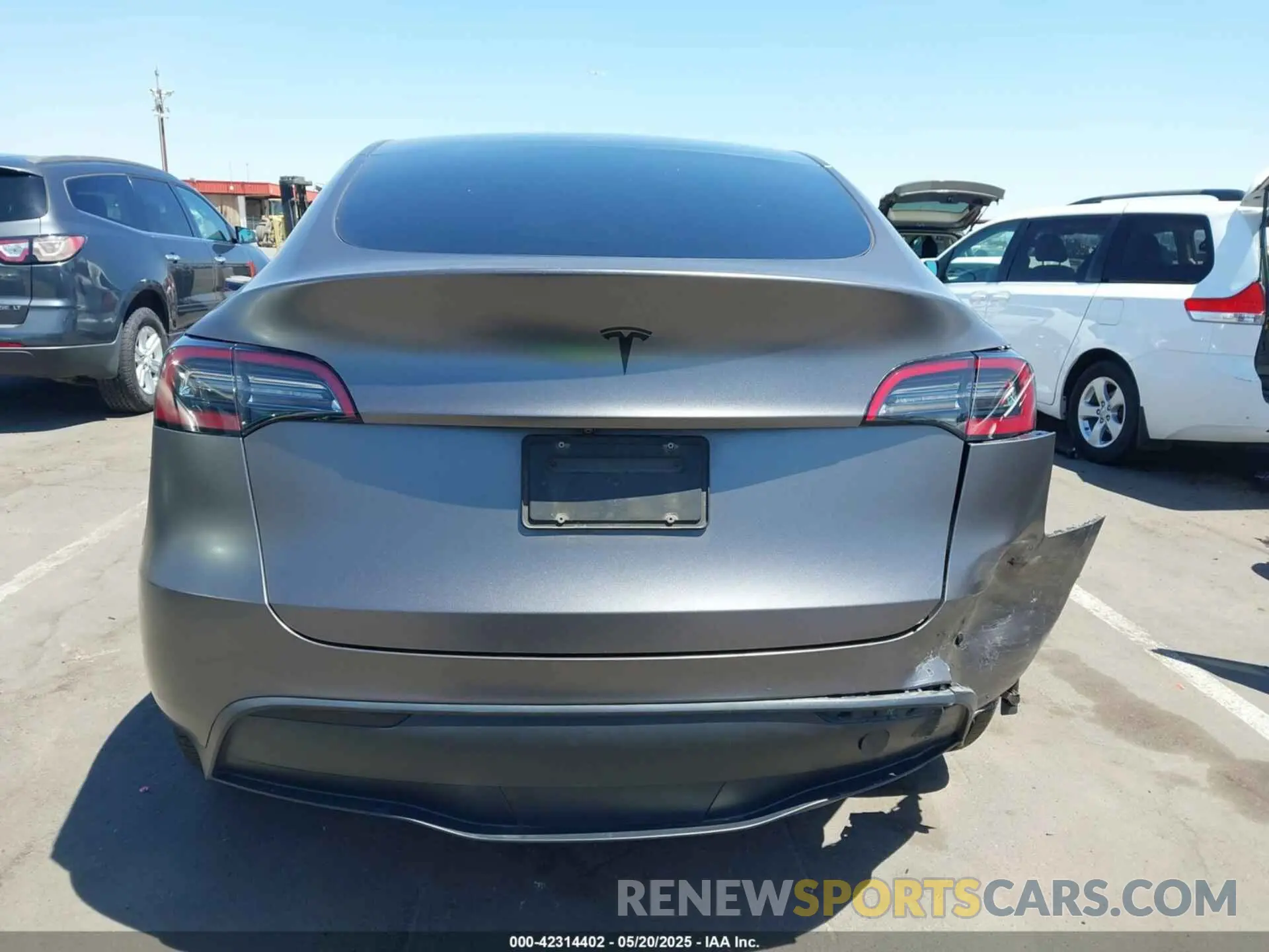 16 Photograph of a damaged car 5YJYGDEE7MF157459 TESLA MODEL Y 2021
