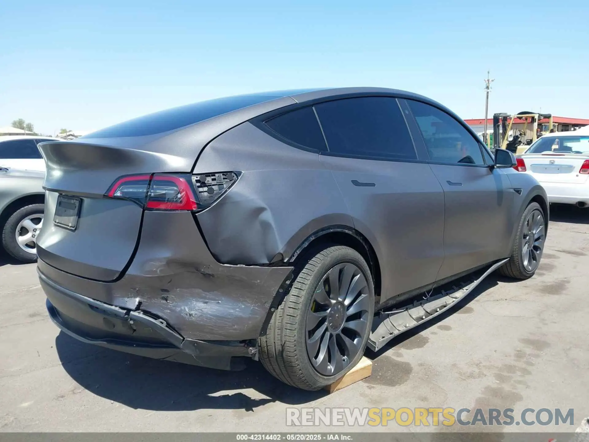 6 Photograph of a damaged car 5YJYGDEE7MF157459 TESLA MODEL Y 2021