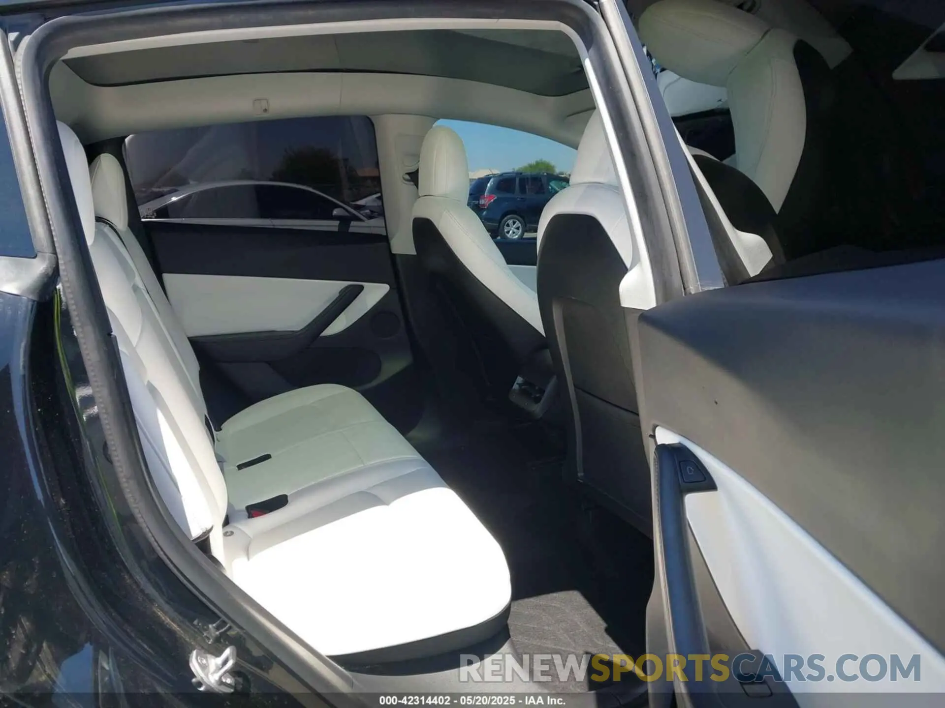 8 Photograph of a damaged car 5YJYGDEE7MF157459 TESLA MODEL Y 2021