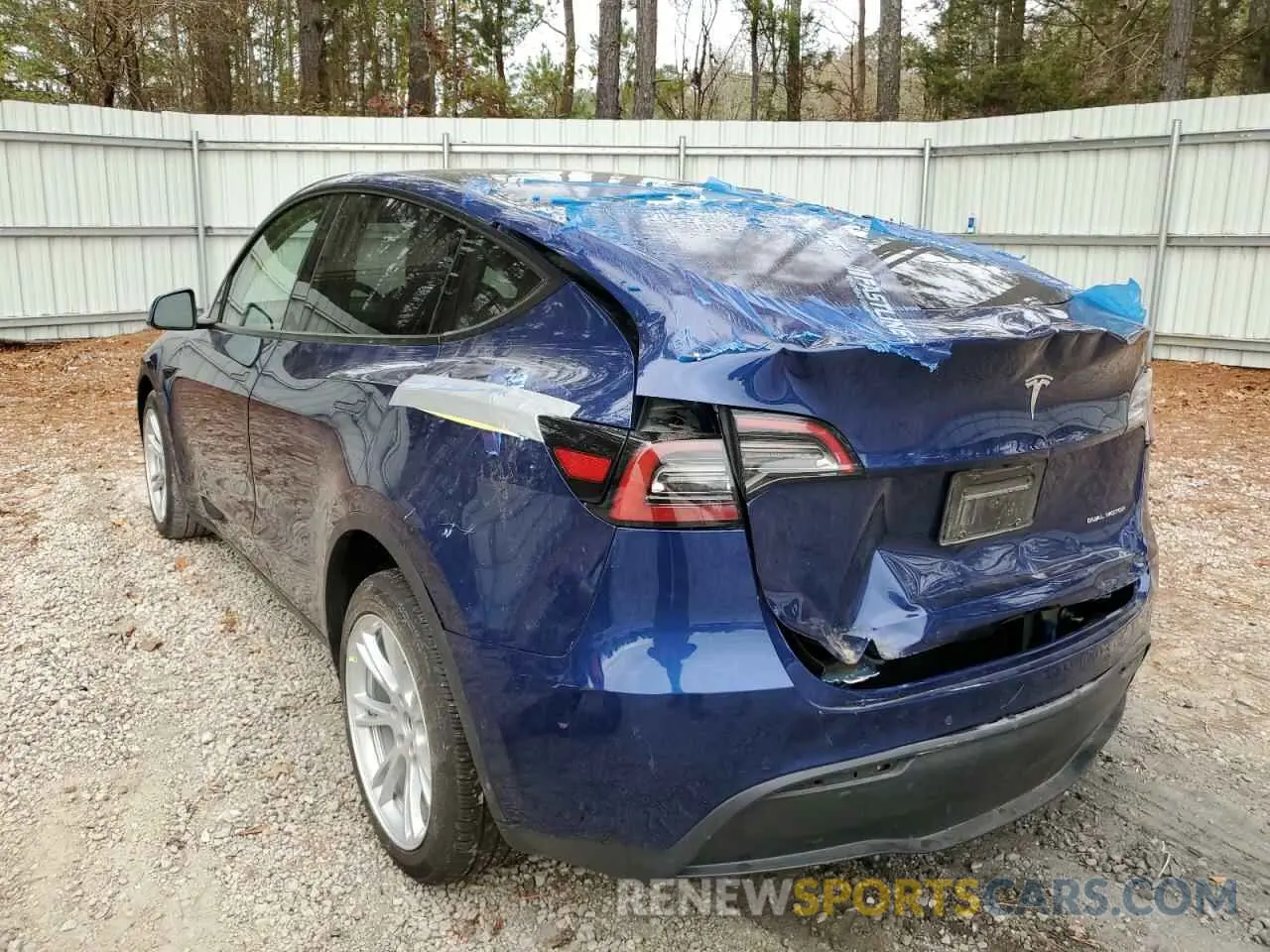 3 Photograph of a damaged car 5YJYGDEE7MF173824 TESLA MODEL Y 2021