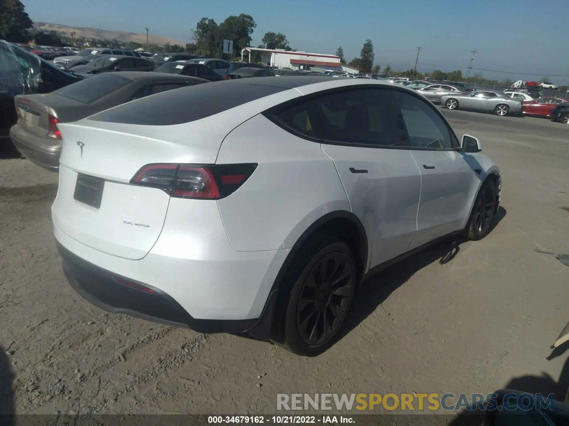 4 Photograph of a damaged car 5YJYGDEE7MF204618 TESLA MODEL Y 2021