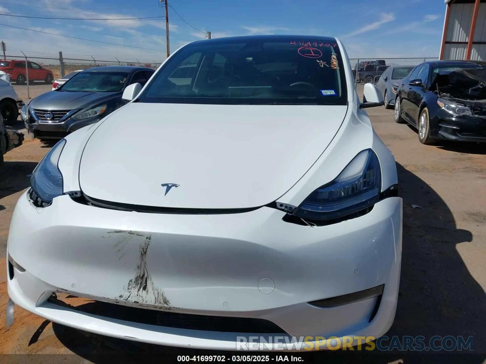 11 Photograph of a damaged car 5YJYGDEE7MF204764 TESLA MODEL Y 2021