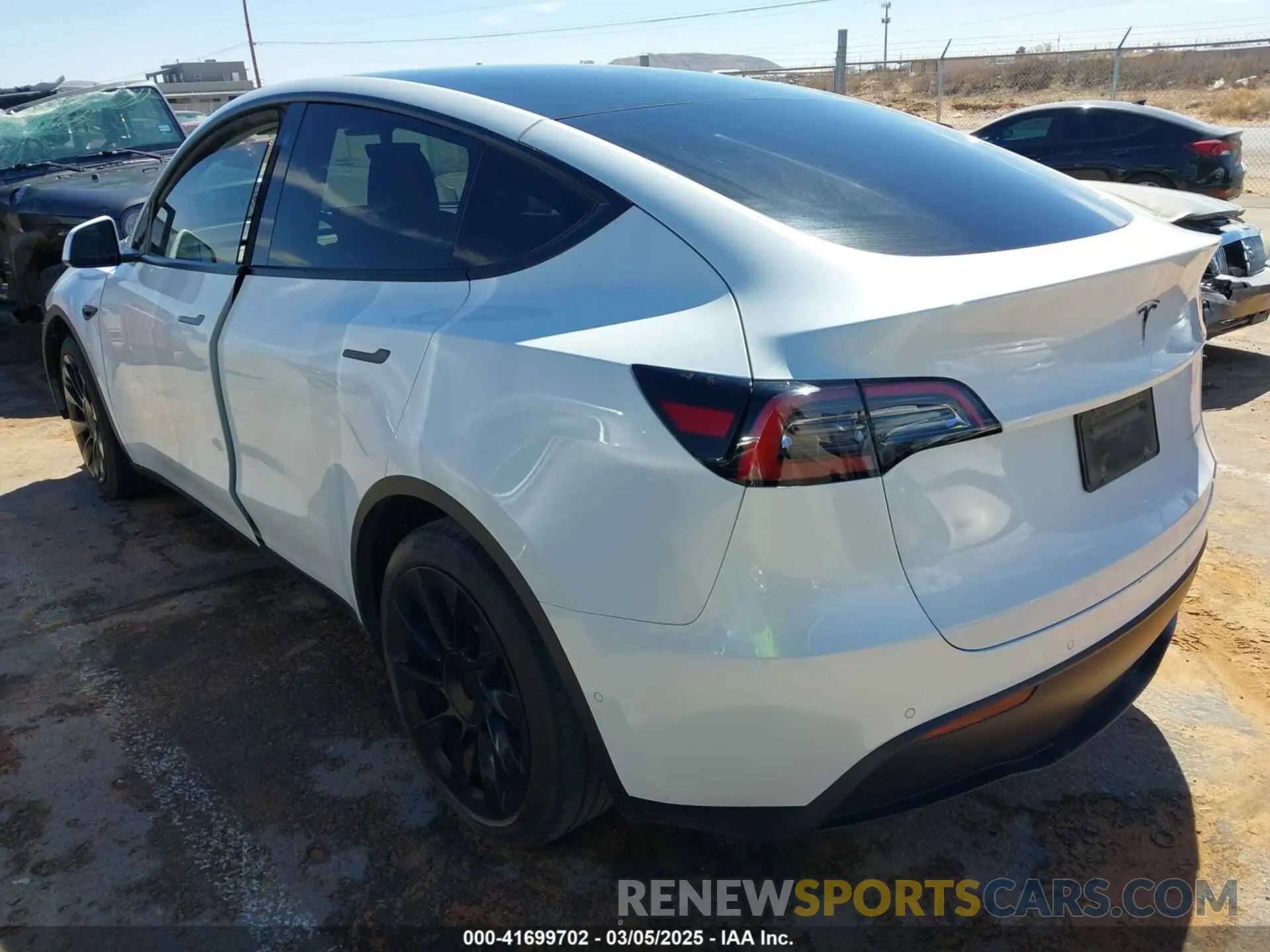 3 Photograph of a damaged car 5YJYGDEE7MF204764 TESLA MODEL Y 2021