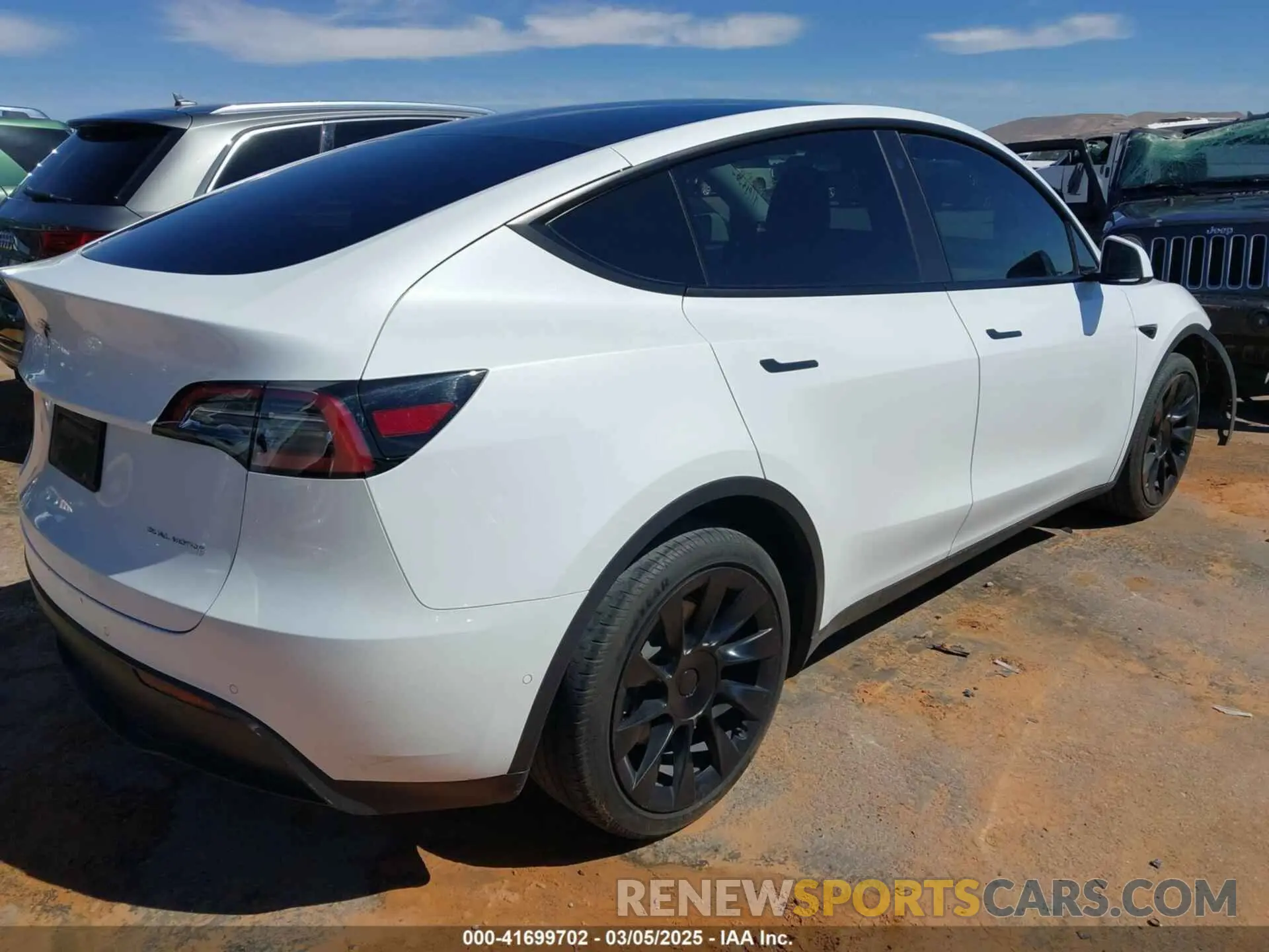 4 Photograph of a damaged car 5YJYGDEE7MF204764 TESLA MODEL Y 2021