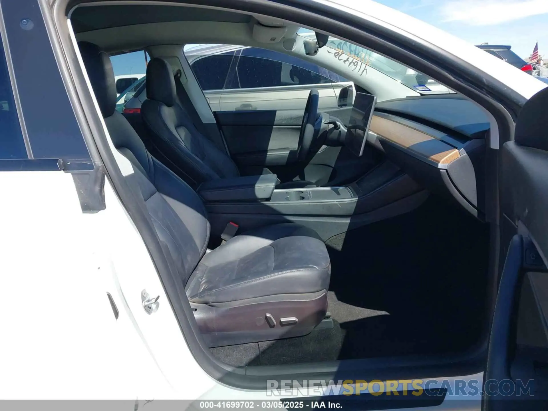 5 Photograph of a damaged car 5YJYGDEE7MF204764 TESLA MODEL Y 2021