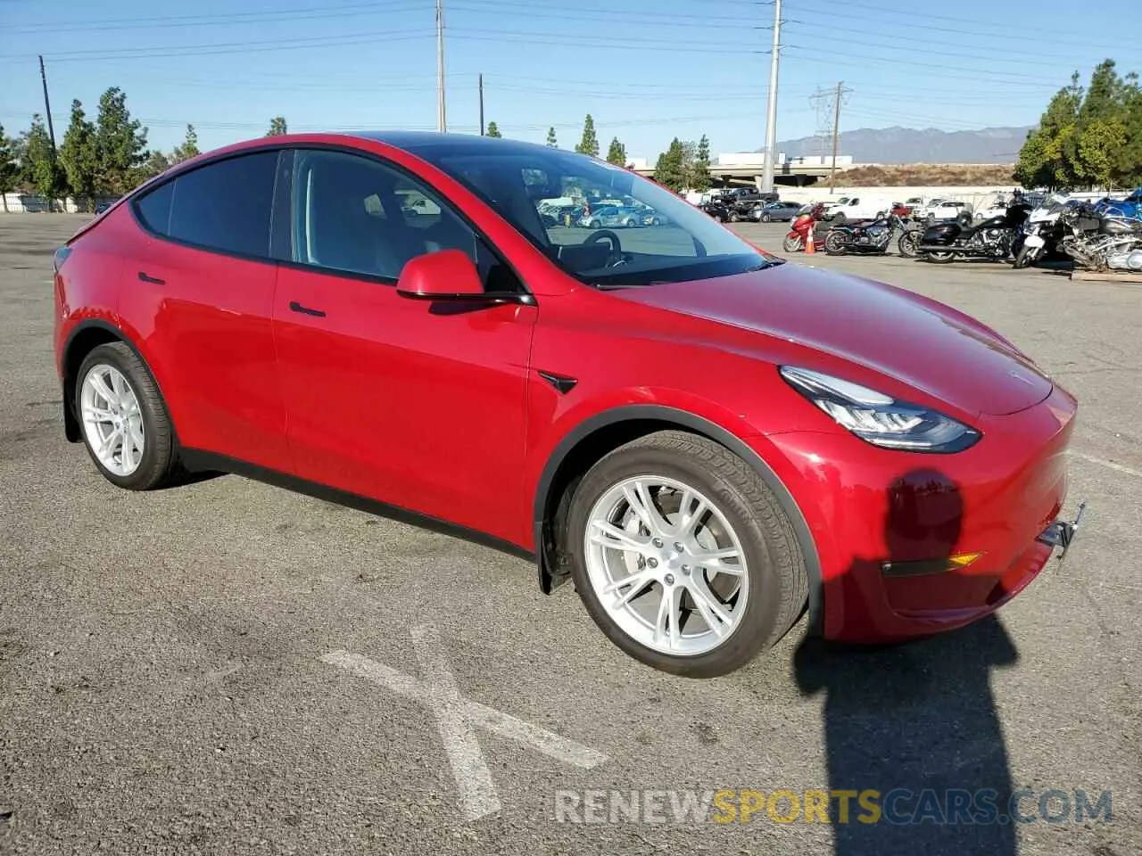 4 Photograph of a damaged car 5YJYGDEE7MF218728 TESLA MODEL Y 2021