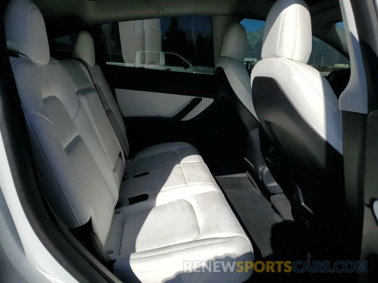 11 Photograph of a damaged car 5YJYGDEE7MF228417 TESLA MODEL Y 2021