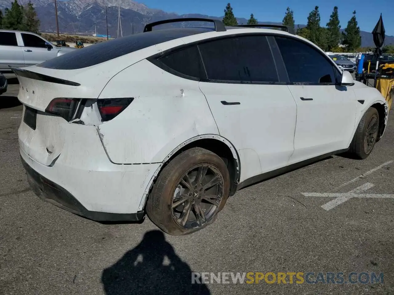 3 Photograph of a damaged car 5YJYGDEE7MF228417 TESLA MODEL Y 2021