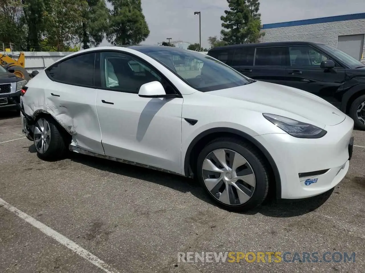 4 Photograph of a damaged car 5YJYGDEE7MF229986 TESLA MODEL Y 2021