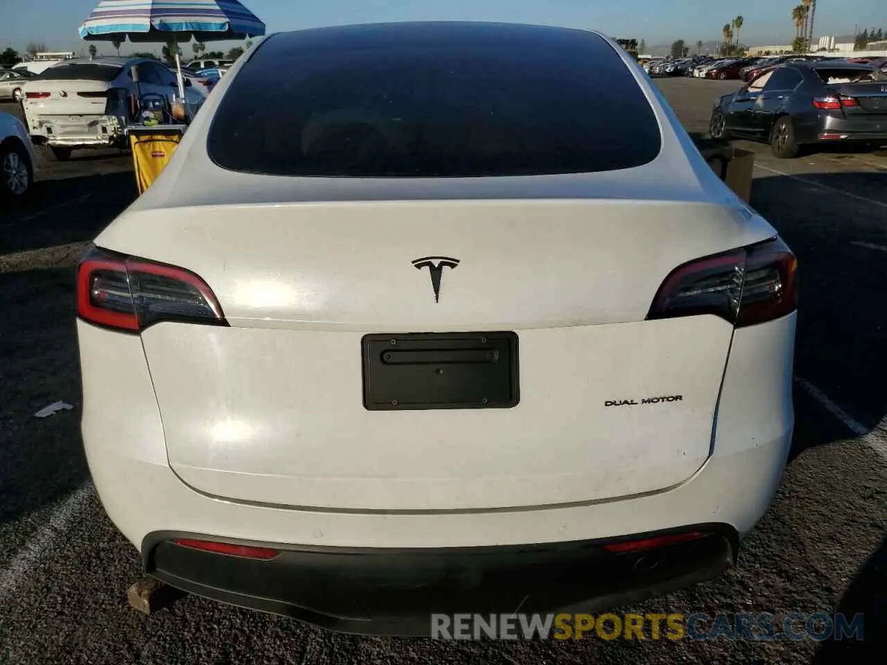 6 Photograph of a damaged car 5YJYGDEE7MF306730 TESLA MODEL Y 2021