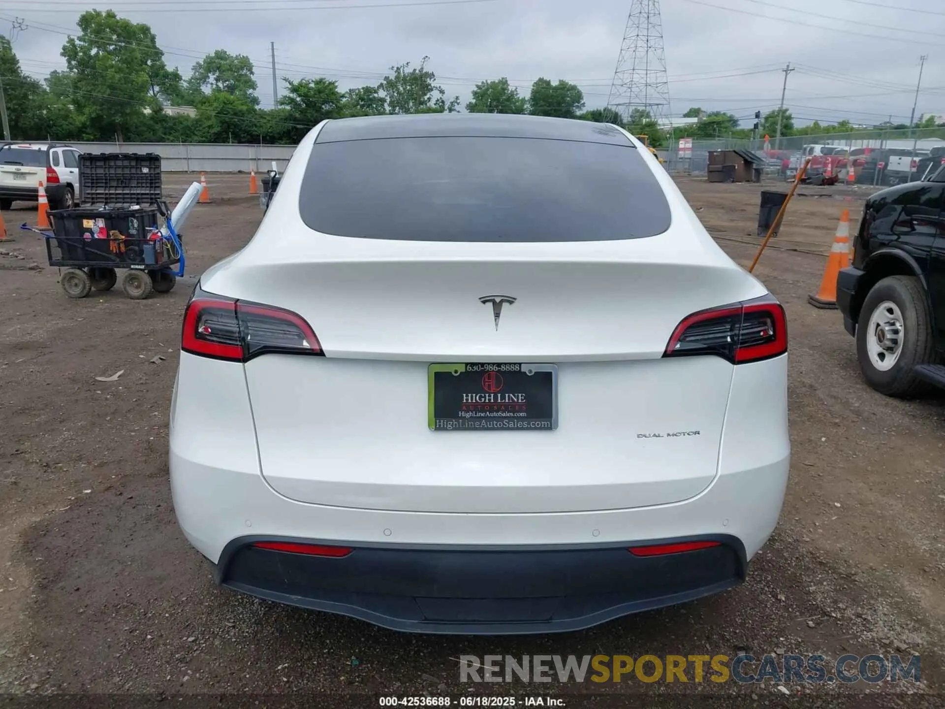 15 Photograph of a damaged car 5YJYGDEE8MF068886 TESLA MODEL Y 2021