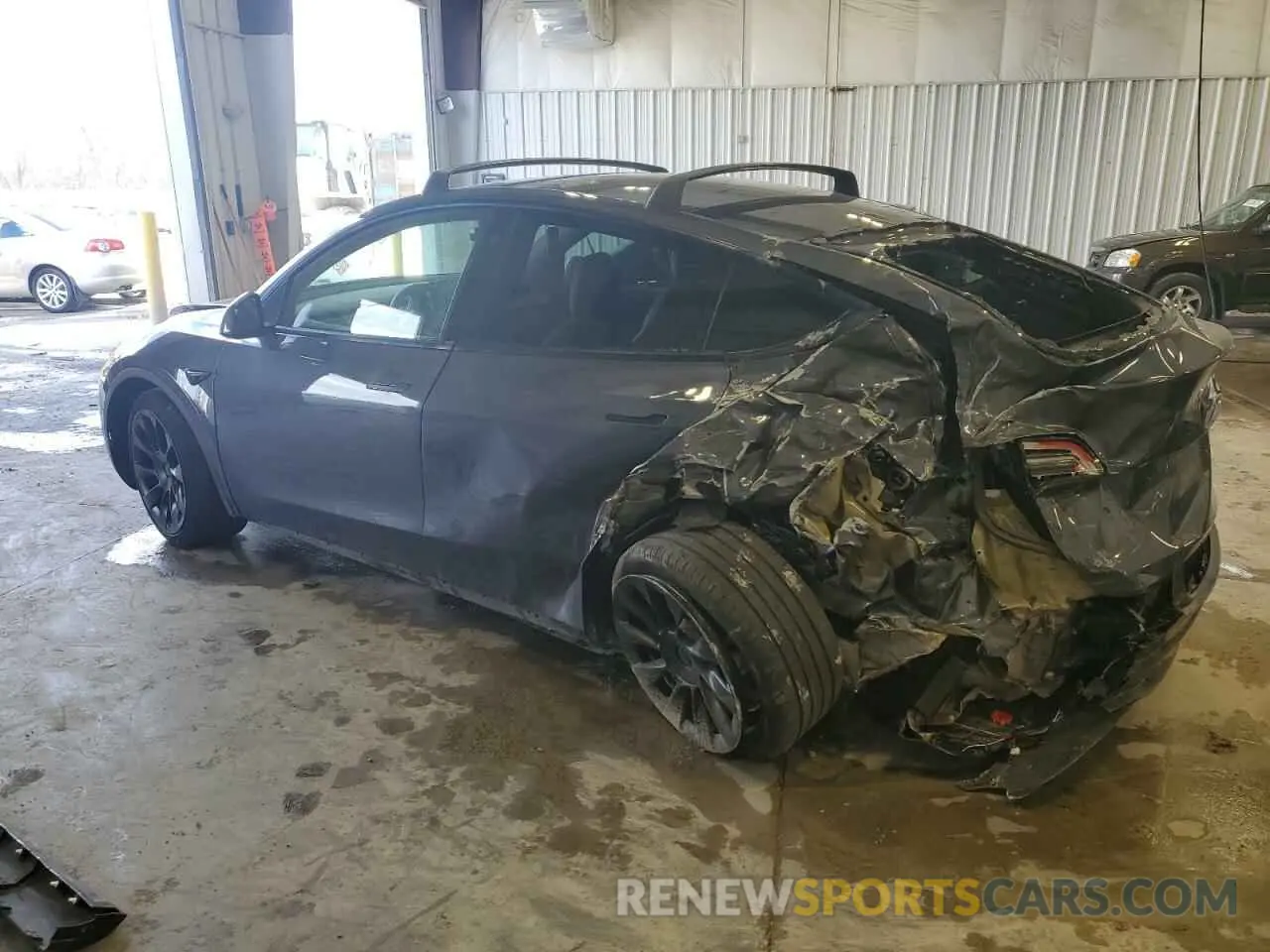 2 Photograph of a damaged car 5YJYGDEE8MF079631 TESLA MODEL Y 2021