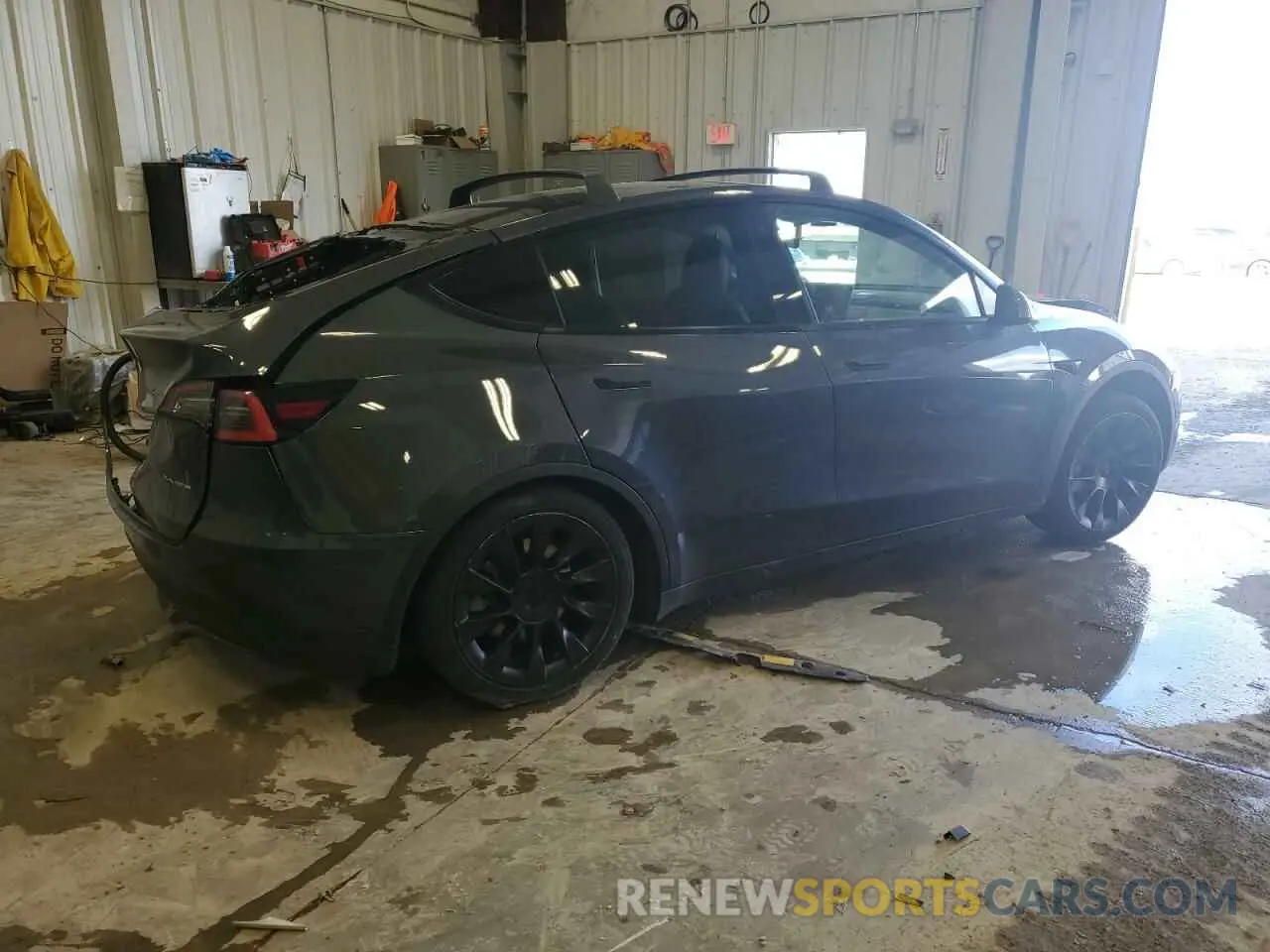 3 Photograph of a damaged car 5YJYGDEE8MF079631 TESLA MODEL Y 2021