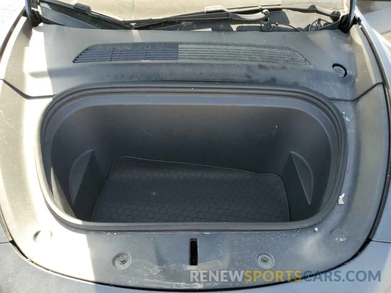 11 Photograph of a damaged car 5YJYGDEE8MF081346 TESLA MODEL Y 2021