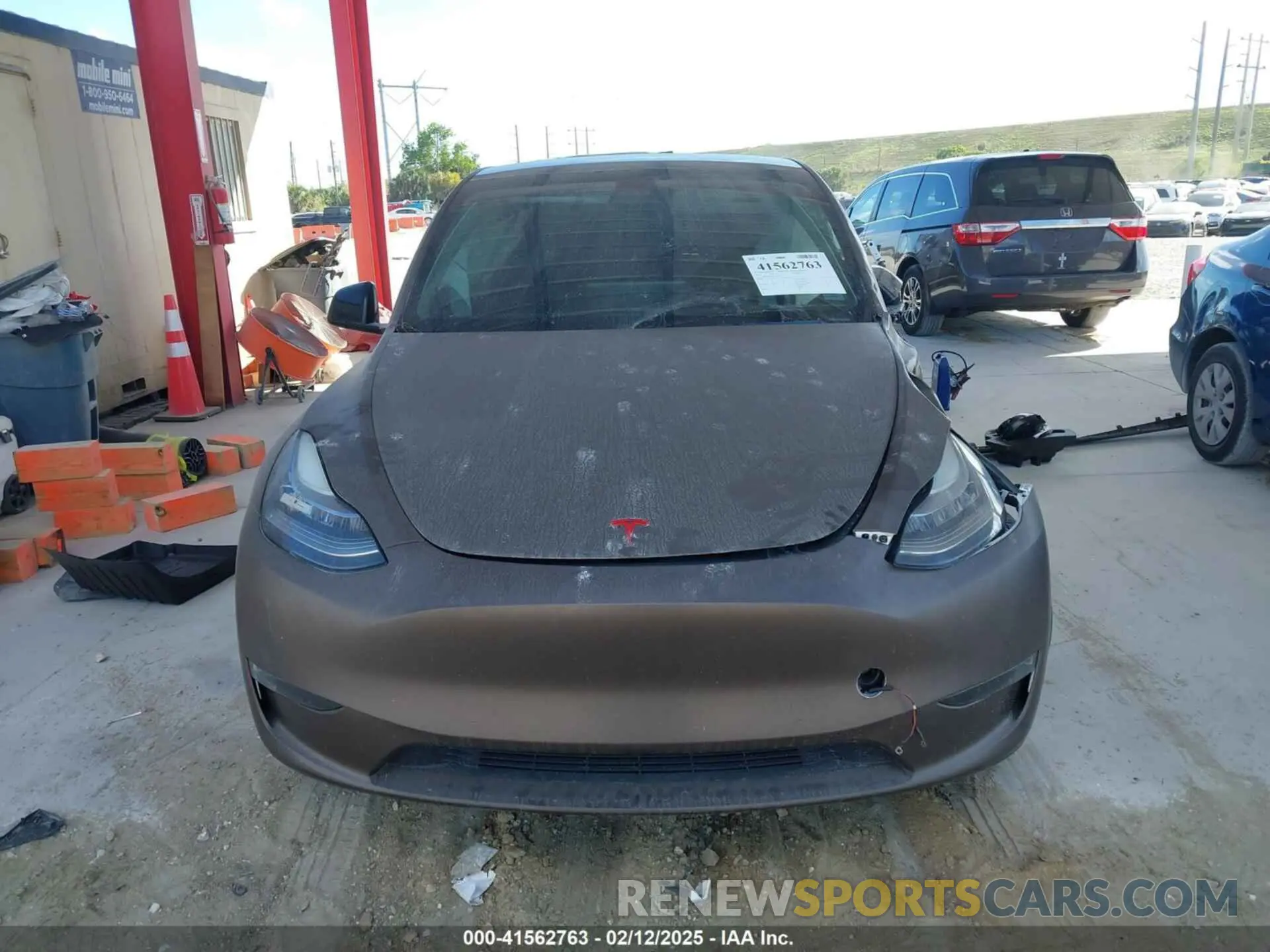 11 Photograph of a damaged car 5YJYGDEE8MF140038 TESLA MODEL Y 2021