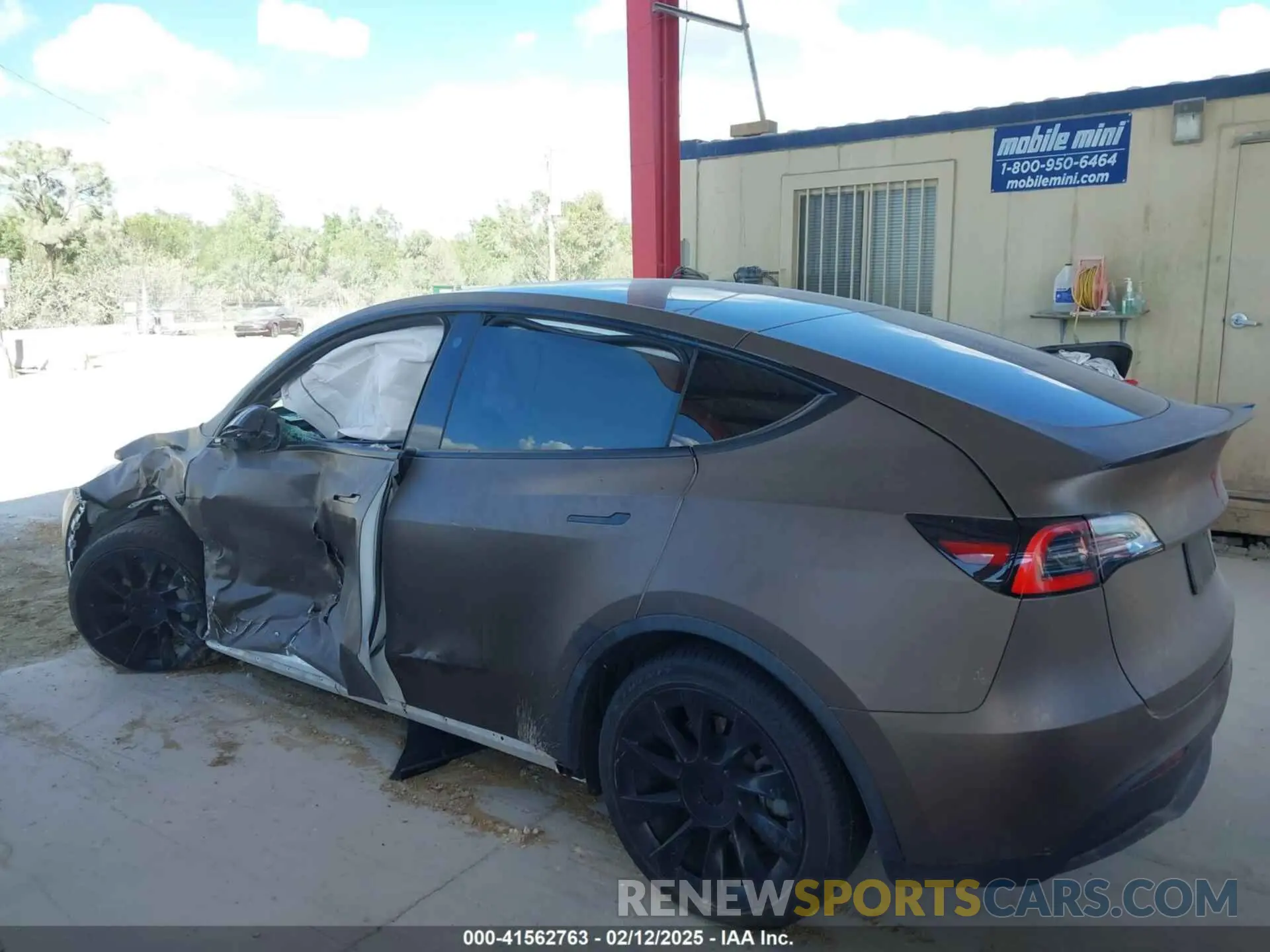 13 Photograph of a damaged car 5YJYGDEE8MF140038 TESLA MODEL Y 2021