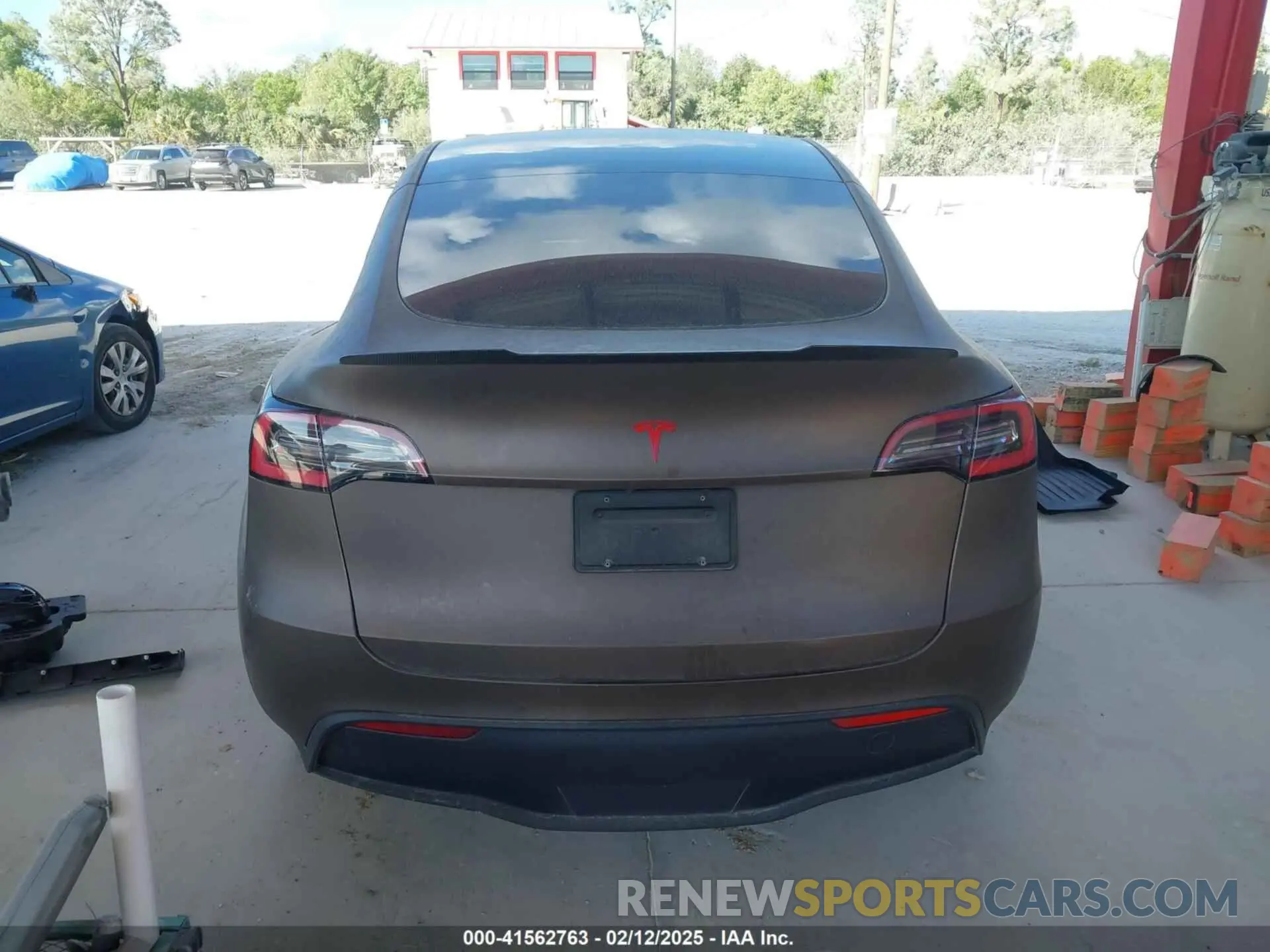 15 Photograph of a damaged car 5YJYGDEE8MF140038 TESLA MODEL Y 2021