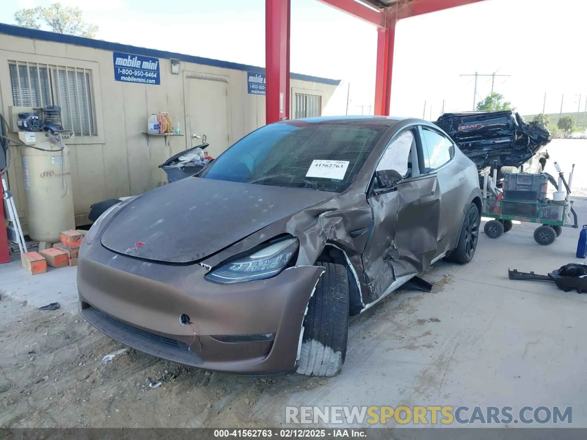 2 Photograph of a damaged car 5YJYGDEE8MF140038 TESLA MODEL Y 2021