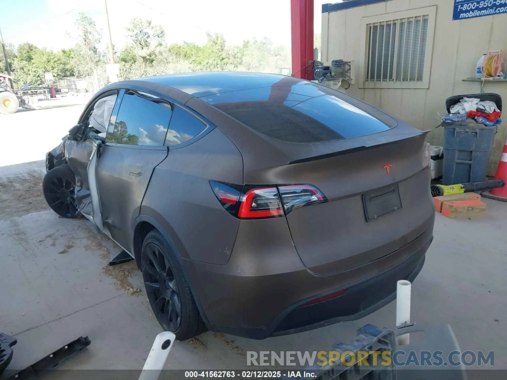 3 Photograph of a damaged car 5YJYGDEE8MF140038 TESLA MODEL Y 2021