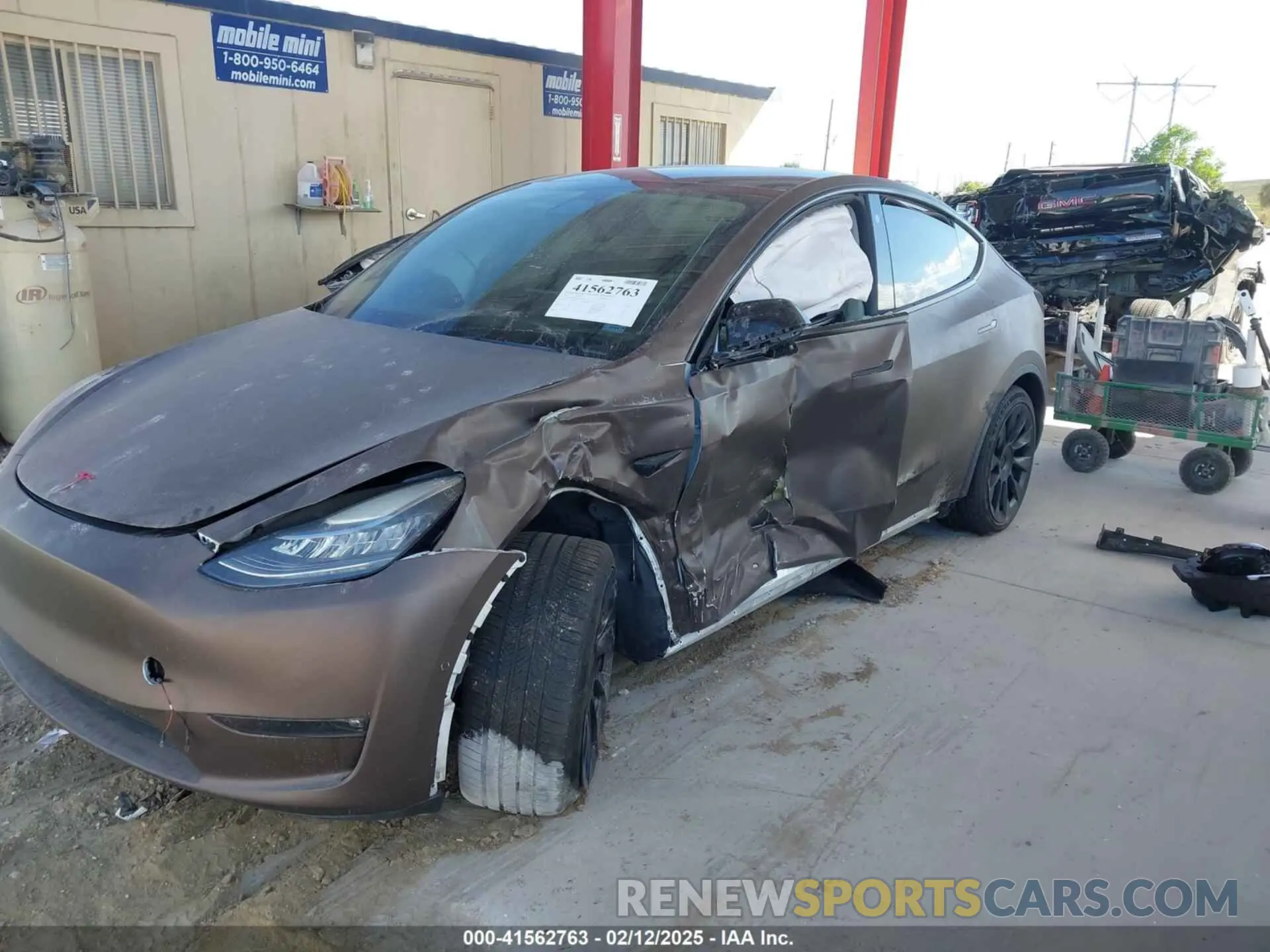 6 Photograph of a damaged car 5YJYGDEE8MF140038 TESLA MODEL Y 2021