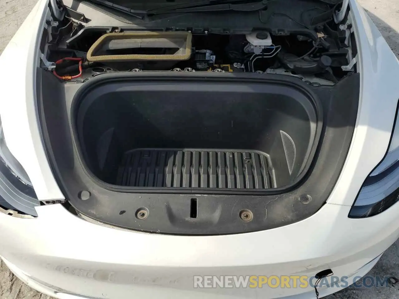 11 Photograph of a damaged car 5YJYGDEE8MF142033 TESLA MODEL Y 2021