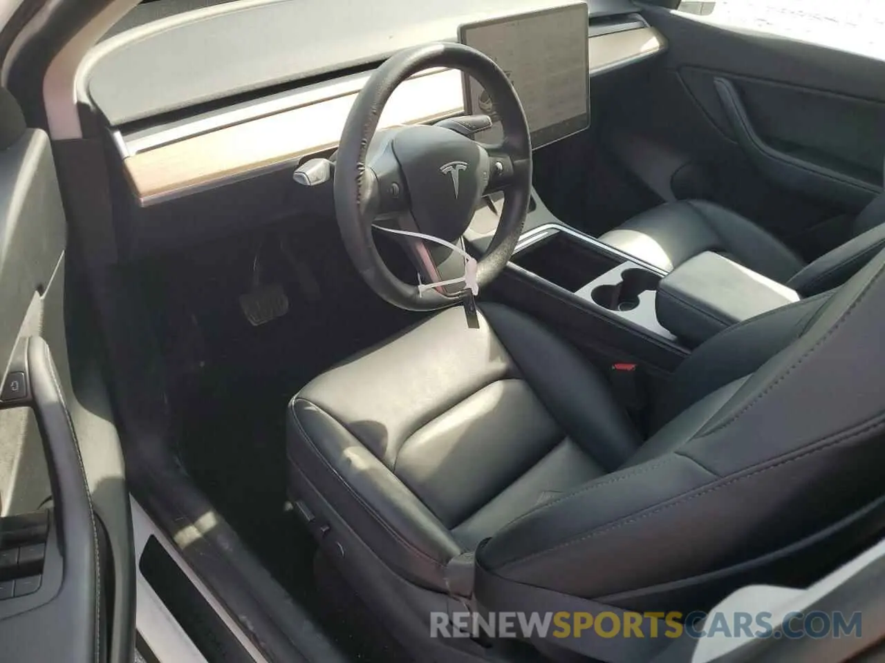 8 Photograph of a damaged car 5YJYGDEE8MF142033 TESLA MODEL Y 2021