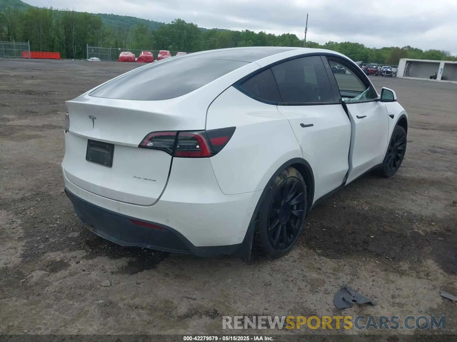 4 Фотография поврежденного автомобиля 5YJYGDEE8MF151699 TESLA MODEL Y 2021