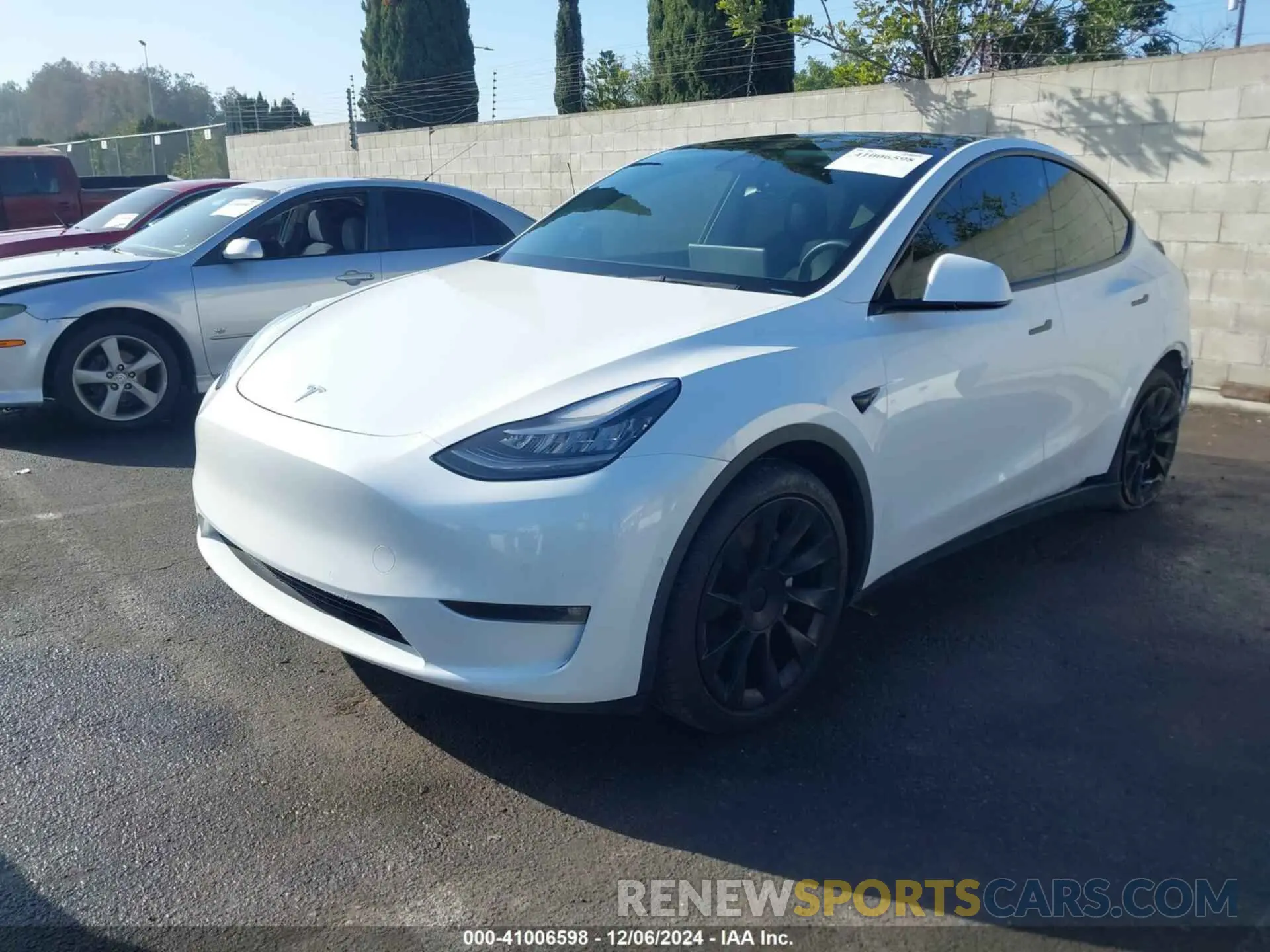 2 Photograph of a damaged car 5YJYGDEE8MF152710 TESLA MODEL Y 2021