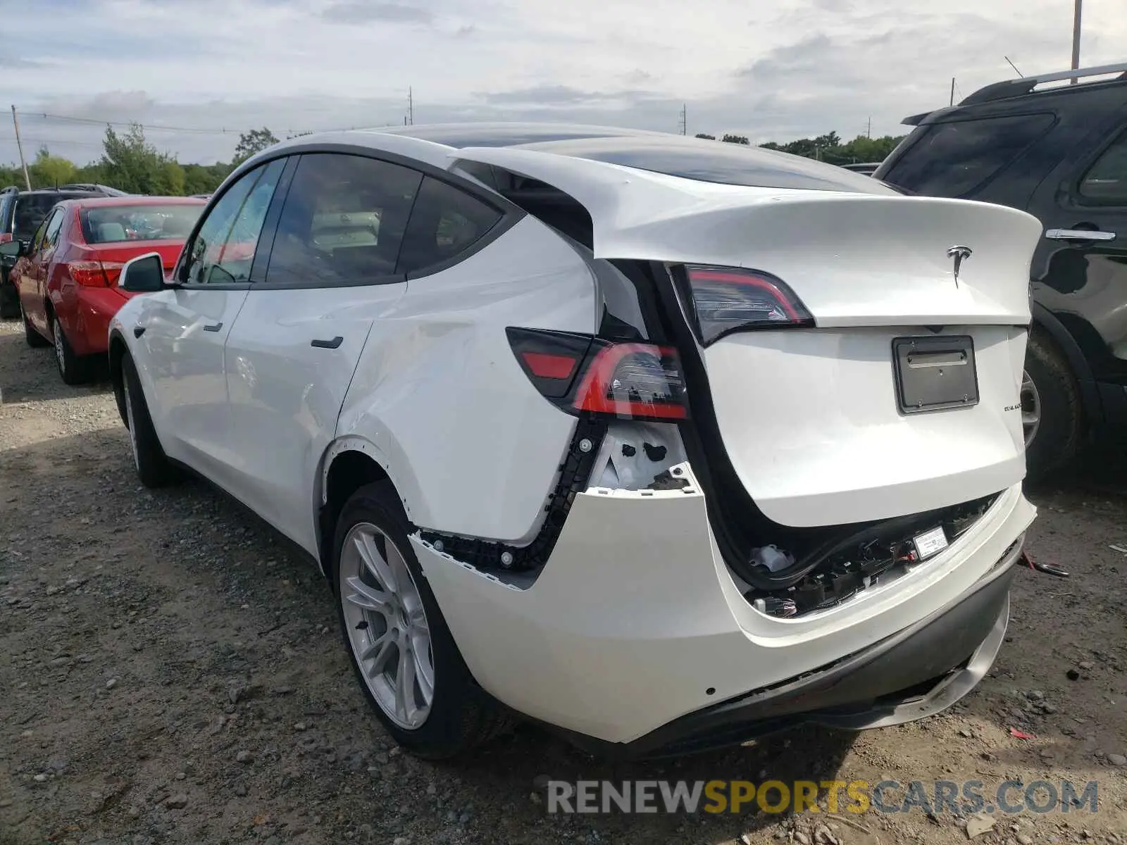 3 Photograph of a damaged car 5YJYGDEE8MF185934 TESLA MODEL Y 2021