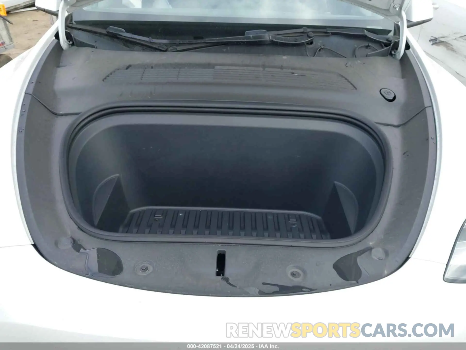 10 Photograph of a damaged car 5YJYGDEE8MF199686 TESLA MODEL Y 2021