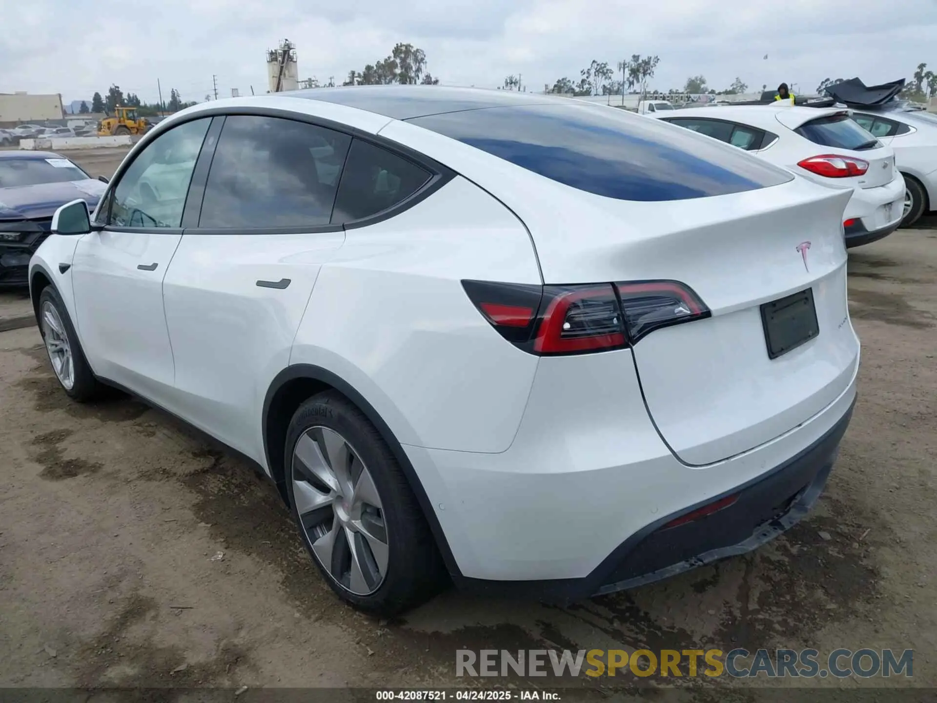 3 Photograph of a damaged car 5YJYGDEE8MF199686 TESLA MODEL Y 2021