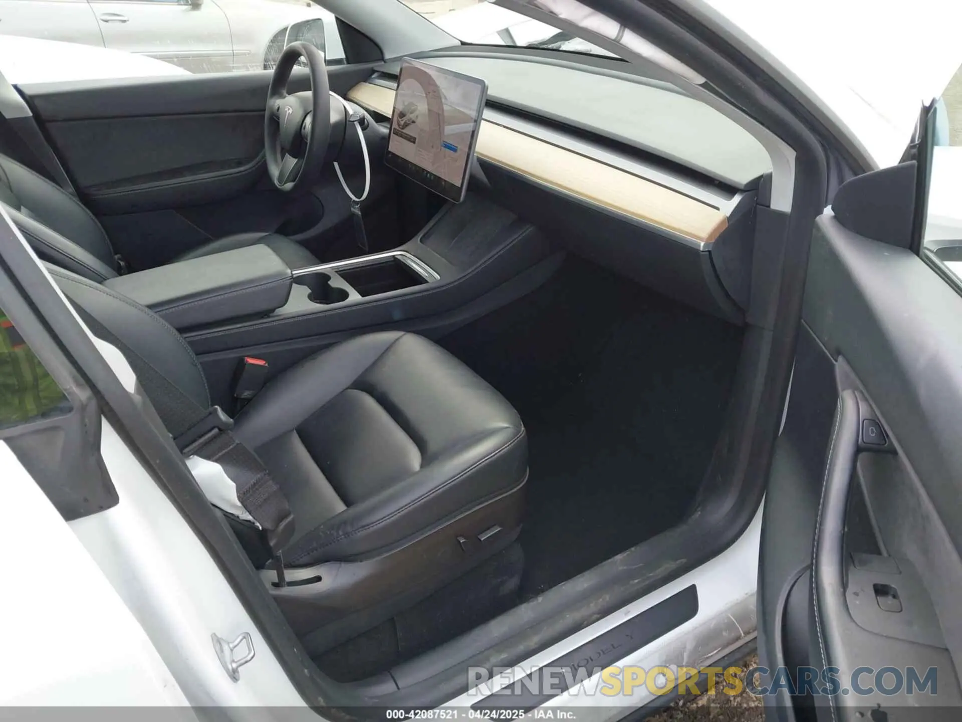 5 Photograph of a damaged car 5YJYGDEE8MF199686 TESLA MODEL Y 2021