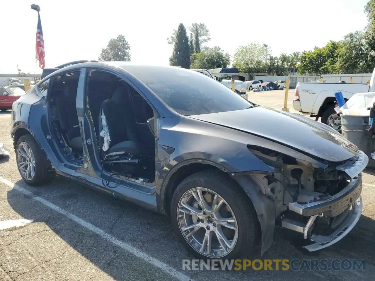 4 Photograph of a damaged car 5YJYGDEE8MF206555 TESLA MODEL Y 2021