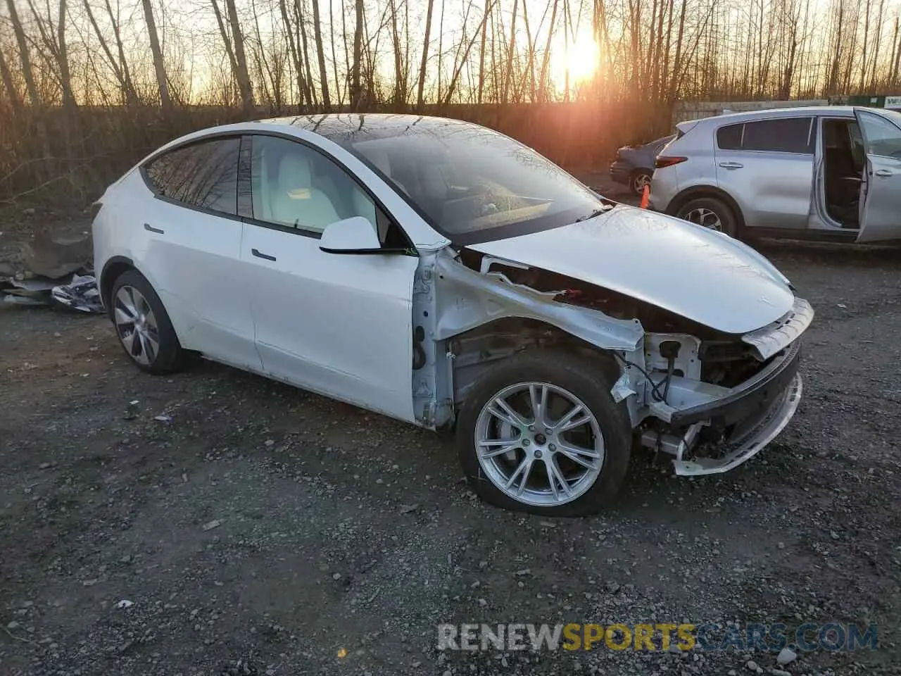 4 Фотография поврежденного автомобиля 5YJYGDEE8MF244125 TESLA MODEL Y 2021