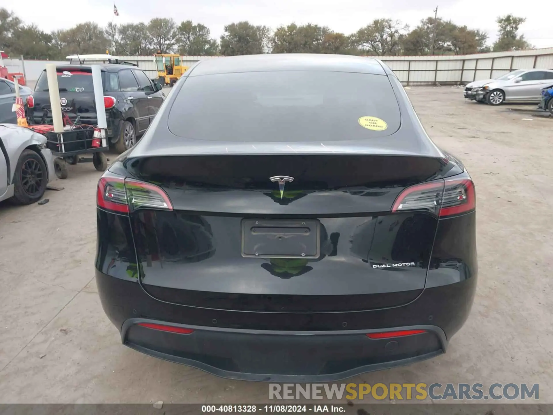 16 Photograph of a damaged car 5YJYGDEE8MF281224 TESLA MODEL Y 2021